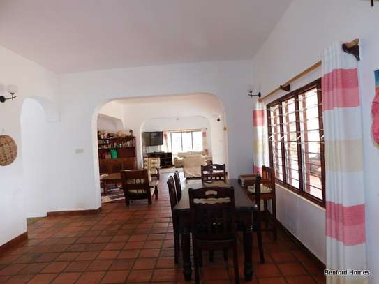 4 Bed House with En Suite in Shanzu image 2