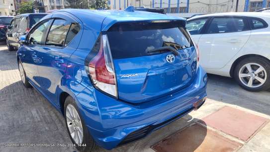 Toyota Aqua hybrid 2018 image 8