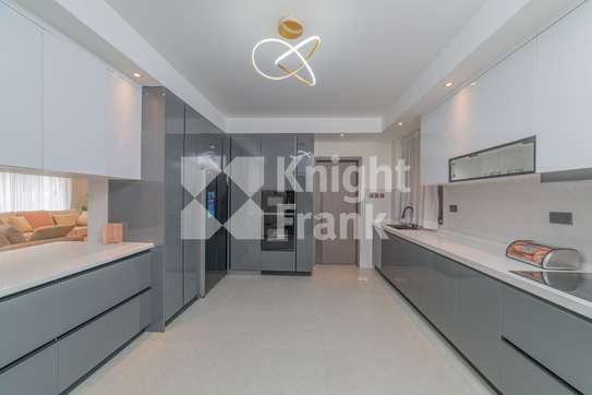 3 Bed Apartment with En Suite at 4Th Parklands Avenue image 4
