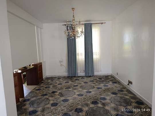 6 Bed Townhouse with Garden at Windy Ridge image 3