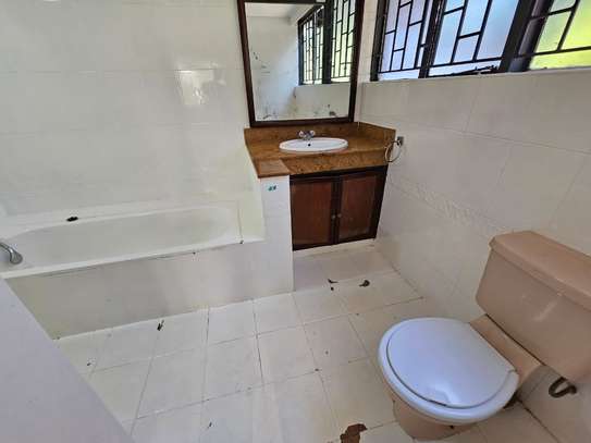 4 Bed House with En Suite in Muthaiga image 15