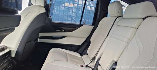 Lexus LX600 Petrol 2024 White image 9