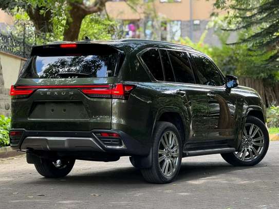 2024 Lexus LX600 VIP edition image 4