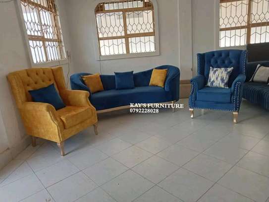 3,1,1 trendy sofa design with cocus image 1