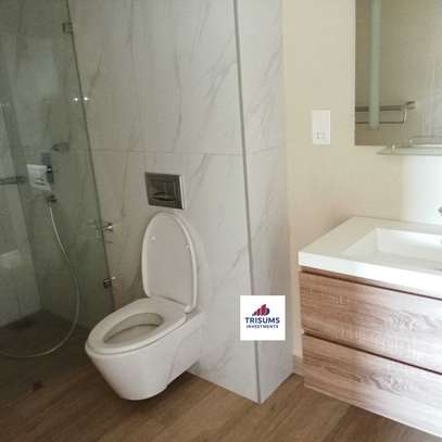 2 Bed Apartment with En Suite in Riverside image 10