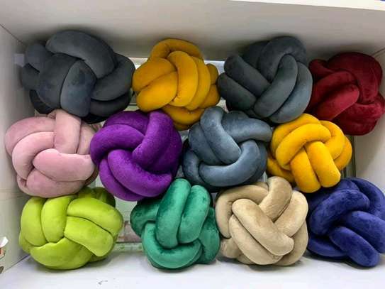 Knot pillows image 1