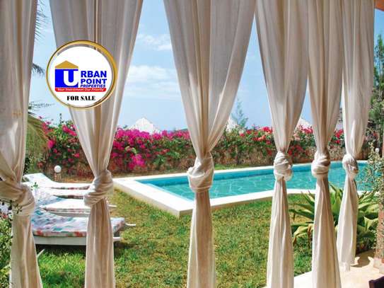 6 Bed Villa with En Suite in Watamu image 8