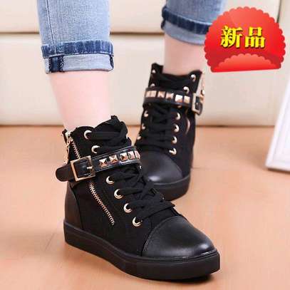 Amazing ladies' zipped ankle boots image 1