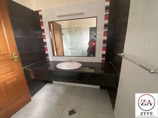 Serviced 3 Bed Apartment with En Suite at Kileleshwa image 9