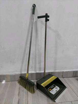 Broom and Scoop dustpan image 2