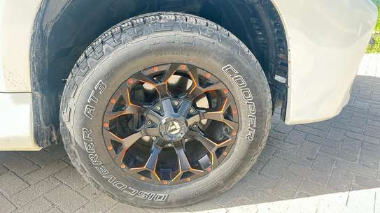 Toyota prado Tx 2012 image 3