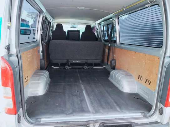 TOYOTA HIACE AUTO DIESEL 2WD.. image 6