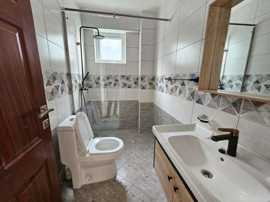 3 Bed Apartment with En Suite in General Mathenge image 15