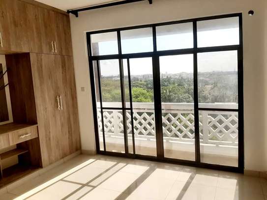 Serviced 3 Bed Apartment with Swimming Pool at Mombasa Beach image 15