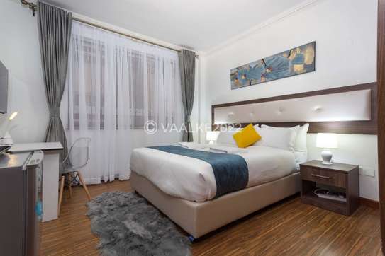 Furnished 3 bedroom apartment for rent in Riverside image 10