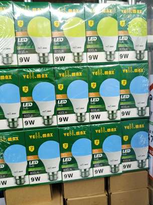 3-in-1 coloured bulbs in wholesale image 1