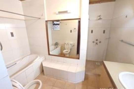 5 Bed Townhouse with En Suite at Lavington Green image 3