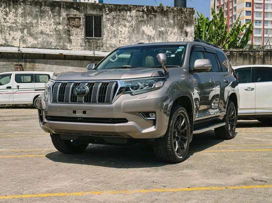 Toyota land cruiser Prado TZG Gold 2019 image 2