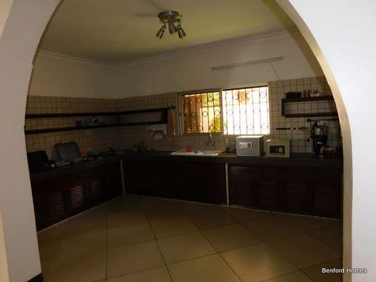 4 Bed House with En Suite at Nyali image 4