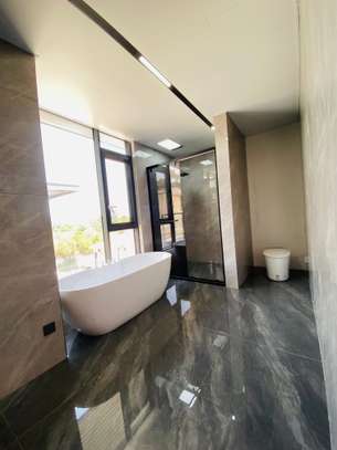 5 Bed Villa with En Suite at Jacaranda image 7