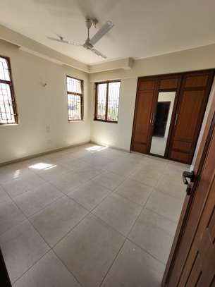 3 Bed Apartment with En Suite at Opposite Voyager Hotel image 15