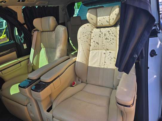 ALPHARD EXECUTIVE LOUNGE image 7