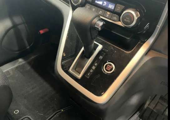 Nissam Serena 2019. Deposit 750K image 5