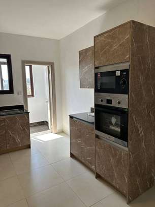 3 Bed Apartment with En Suite at Rhapta Rd image 4