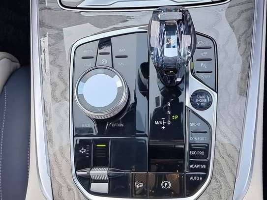 Toyota Noah wxb image 4