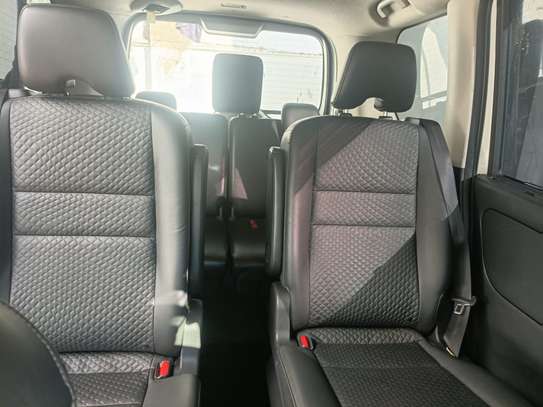 Nissan Serena empower image 9