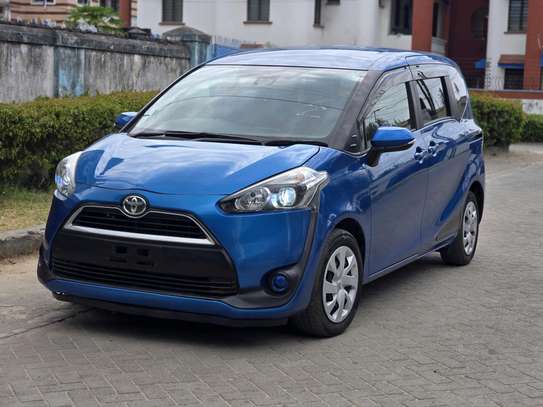 Toyota Sienta Blue 2018 2wd image 3