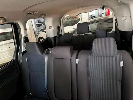 Toyota Noah, 8seater image 5