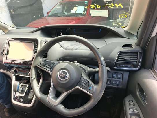 Nissan Serena empower image 2