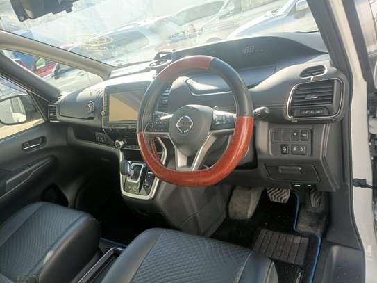 Nissan Serena empower image 7