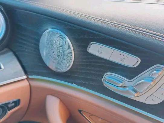 Mercedes Benz E200 image 5