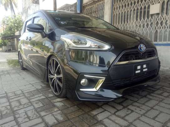 Toyota Sienta hybrid black 2018 XD-L image 2