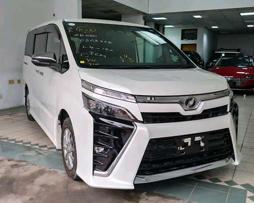 Toyota voxy image 10