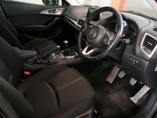 Mazda Axela image 7
