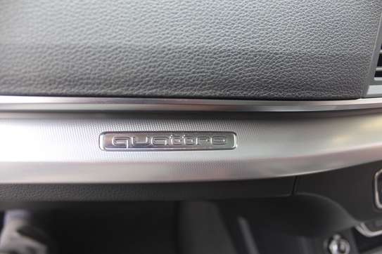 Audi Q5 2.0 TDI Quattro Sunroof Leather 2019 110,000 Kms image 7