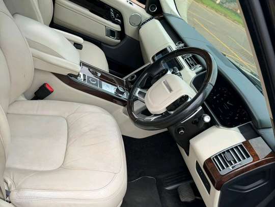 2019 Range Rover Vogue autobiography image 9