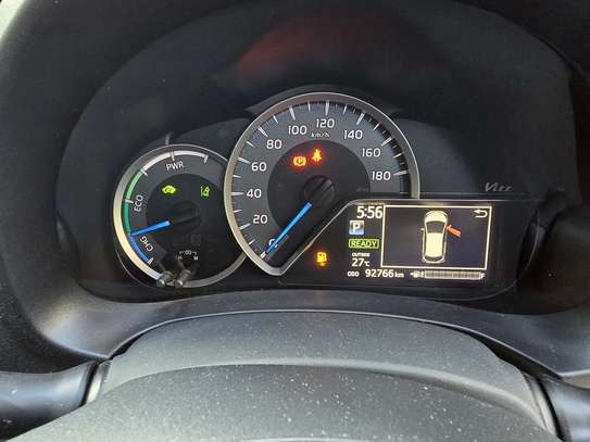 Toyota vitz 1500cc Hybrid 2018 image 5