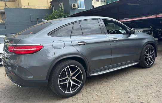 Mercedes-Benz GLE350d image 4