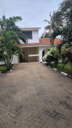 4 Bed House with En Suite at Nyali image 6