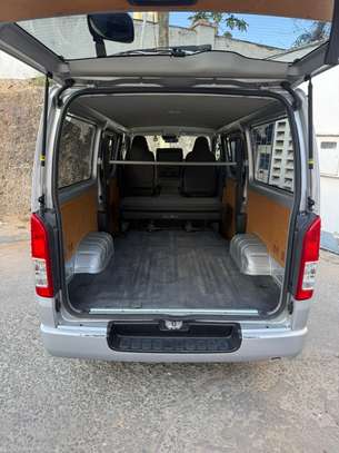 TOYOTA HIACE AUTO DIESEL image 1