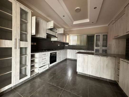 3 Bed Apartment with En Suite at Riverside image 9