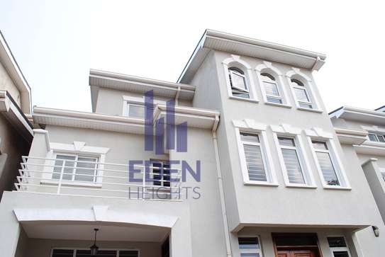 5 Bed Townhouse with En Suite in Lavington image 1