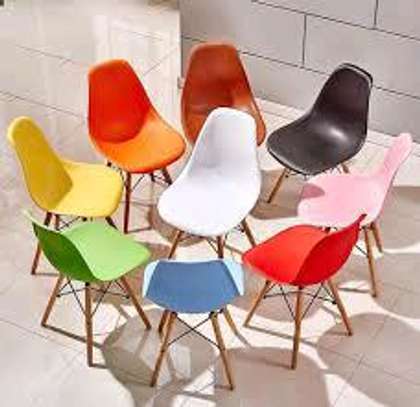 Eames office chair Y2 image 1