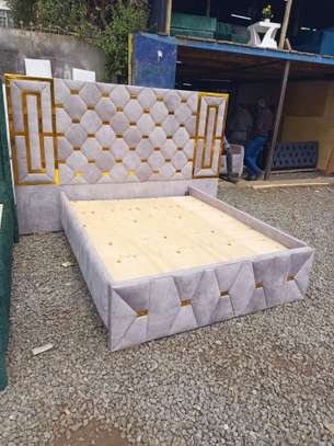 6x6 board bed with two side drawers and one ottoman image 3