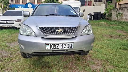 Toyota Harrier image 8