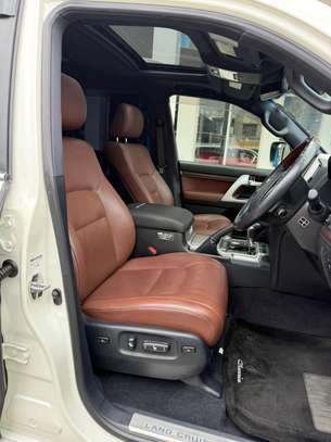 Toyota land Cruiser ZX V8 2017 image 3